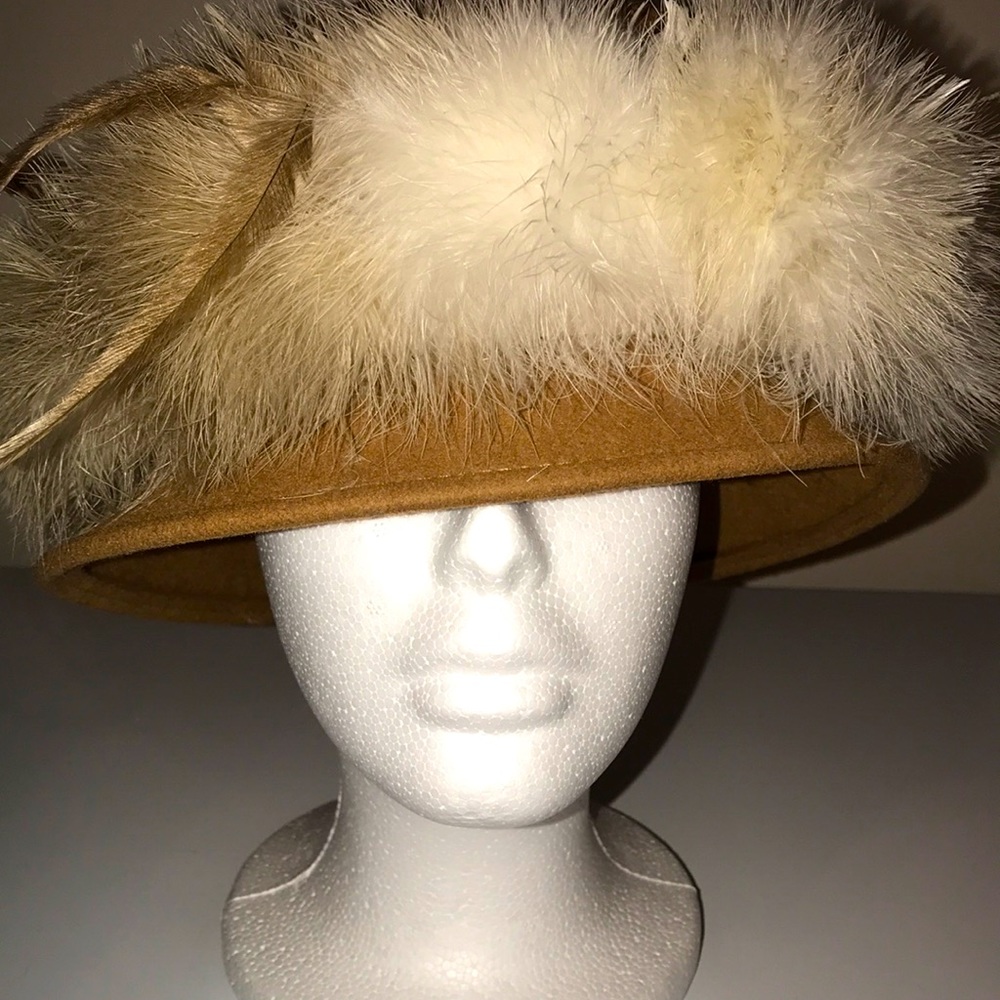 Luca della Rocca vintage hat with fur trim. Italy